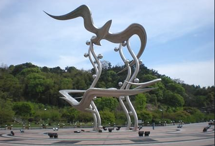 制作不銹鋼雕塑的流程有哪些？其加工的注意事項(xiàng)你了解嗎？